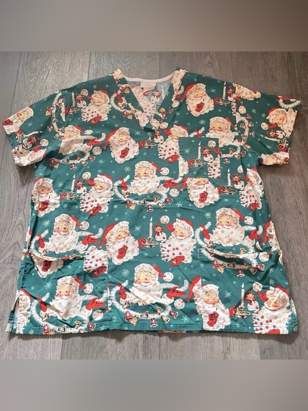 Peaches Vintage Christmas Santa Claus Scrub Top Size XL